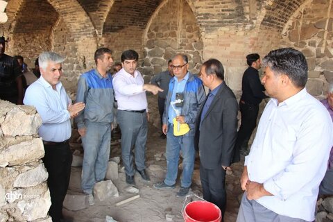 بازدید مسئولان اردکان از مرمت اضطراری قلعه تاریخی خرگوشی