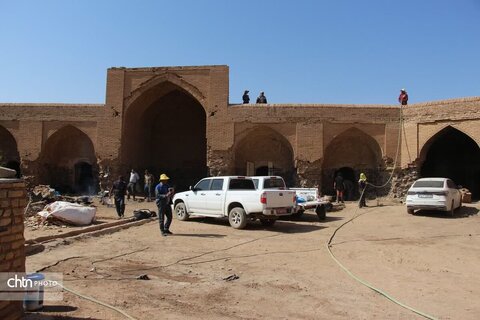 بازدید مسئولان اردکان از مرمت اضطراری قلعه تاریخی خرگوشی