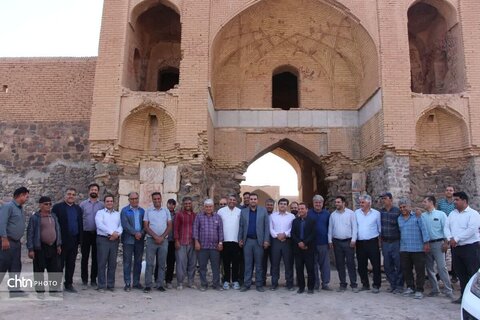 بازدید مسئولان اردکان از مرمت اضطراری قلعه تاریخی خرگوشی