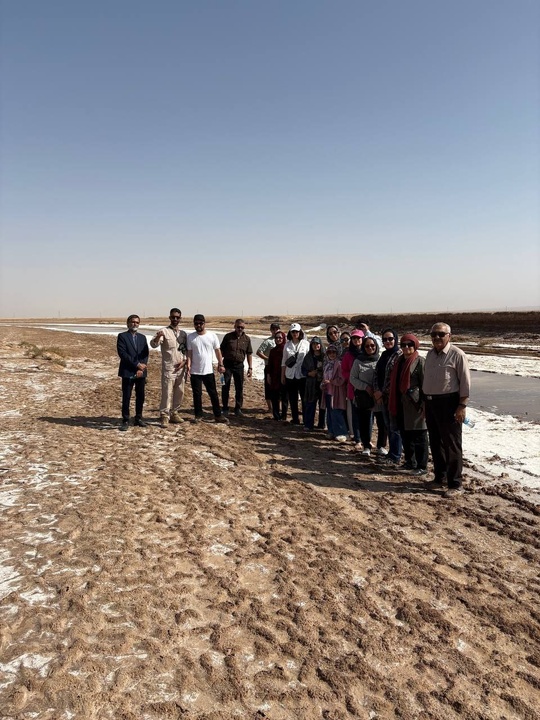 از تور عکاسی تا گردشگری/ برداشت نمک کال‌شور جاجرم مقصد جدید گردشگران شد