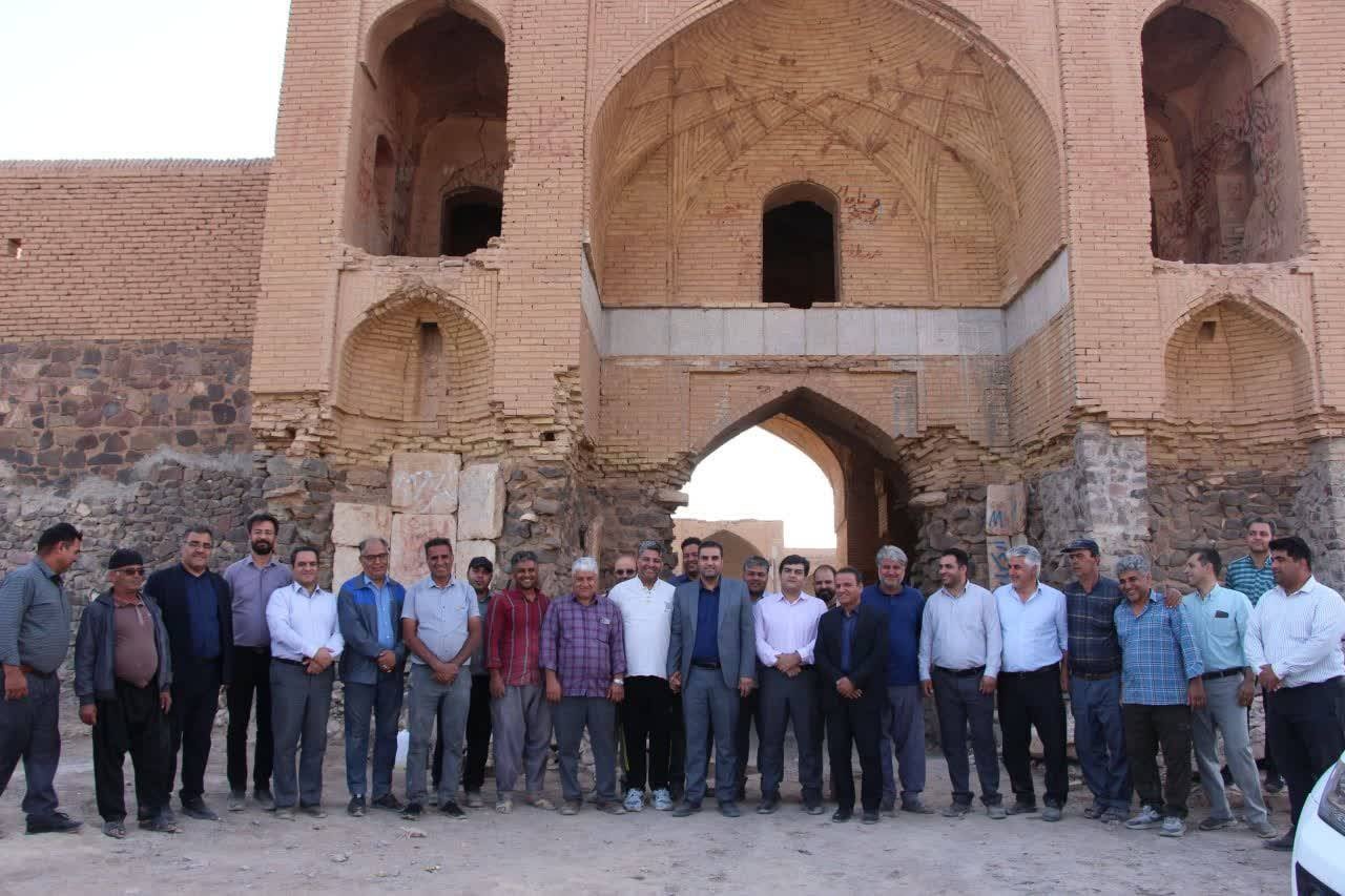 بررسی روند اجرایی پروژه مرمت اضطراری قلعه تاریخی خرگوشی اردکان