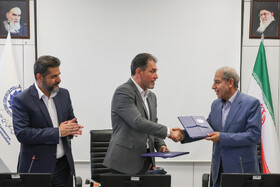 مراسم امضای تفاهم نامه همکاری کانون جهانگردی و اتومبیلرانی و اتاق بازرگانی، صنایع، معادن و کشاورزی ایران