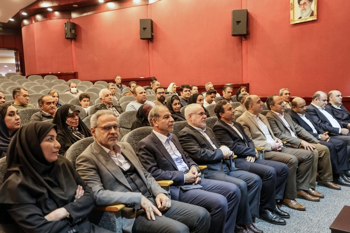 گردشگری، پاسخی مؤثر به مشکلات اقتصادی و جریان ایران‌هراسی است