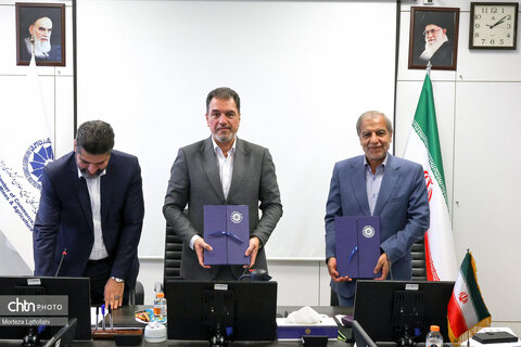 مراسم امضای تفاهم نامه همکاری کانون جهانگردی و اتومبیلرانی و اتاق بازرگانی، صنایع، معادن و کشاورزی ایران