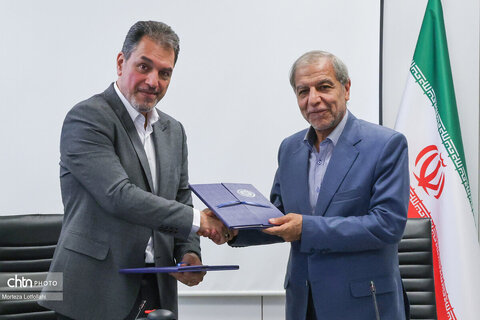 مراسم امضای تفاهم نامه همکاری کانون جهانگردی و اتومبیلرانی و اتاق بازرگانی، صنایع، معادن و کشاورزی ایران