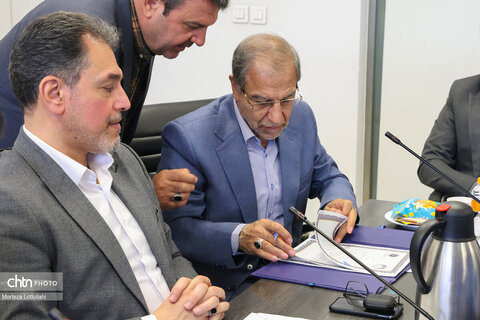 مراسم امضای تفاهم نامه همکاری کانون جهانگردی و اتومبیلرانی و اتاق بازرگانی، صنایع، معادن و کشاورزی ایران