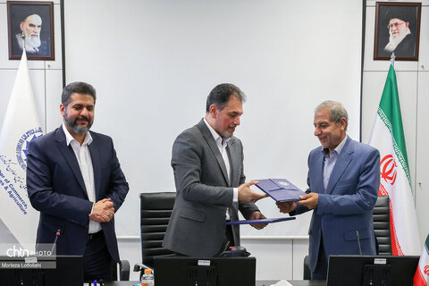 مراسم امضای تفاهم نامه همکاری کانون جهانگردی و اتومبیلرانی و اتاق بازرگانی، صنایع، معادن و کشاورزی ایران