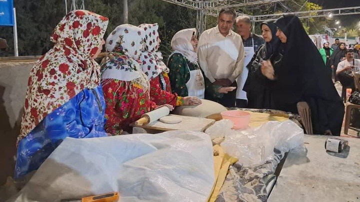 نمایشی از عطر، طعم و اصالت قزوین در جشنواره ملی نان‌های محلی و سنتی کرمان