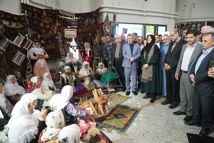 پرونده ثبت عنبران به عنوان شهر جهانی صنایع‌دستی تهیه شده است/ شبکه فروش گلیم عنبران استان اردبیل در سراسر کشور ایجاد می‌شود