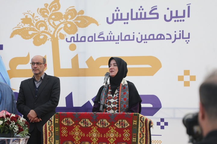 تکمیل زنجیره تولید و فروش در صنایع دستی اساس کار است/ نمایشگاه ملی صنایع‌دستی اردبیل نمونه کم‌نظیری از گردهمایی هنرمندان سراسر کشور است