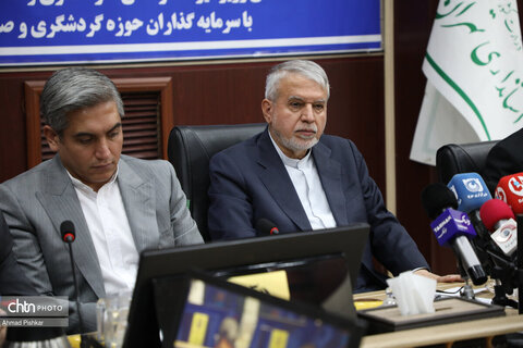 نشست مشترک صالحی‌امیری با سرمایه‌گذاران گردشگری و صنایع‌دستی