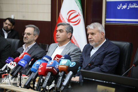 نشست مشترک صالحی‌امیری با سرمایه‌گذاران گردشگری و صنایع‌دستی