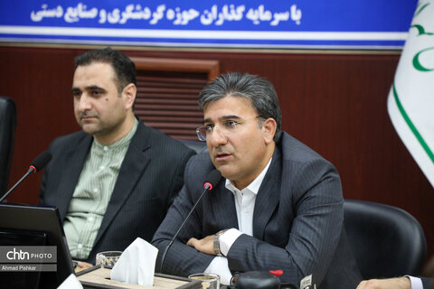 نشست مشترک صالحی‌امیری با سرمایه‌گذاران گردشگری و صنایع‌دستی