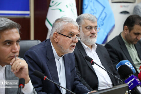 نشست مشترک صالحی‌امیری با سرمایه‌گذاران گردشگری و صنایع‌دستی