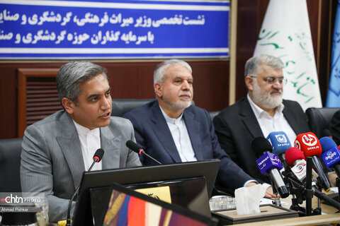 نشست مشترک صالحی‌امیری با سرمایه‌گذاران گردشگری و صنایع‌دستی