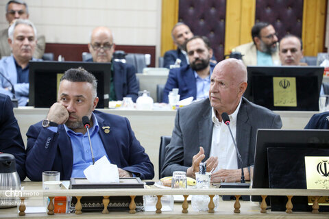 نشست مشترک صالحی‌امیری با سرمایه‌گذاران گردشگری و صنایع‌دستی