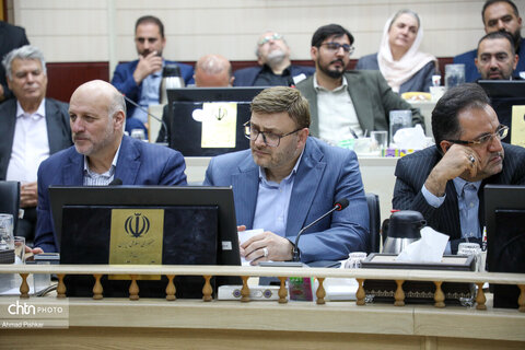 نشست مشترک صالحی‌امیری با سرمایه‌گذاران گردشگری و صنایع‌دستی