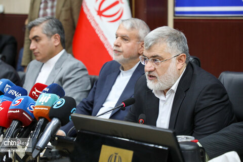 نشست مشترک صالحی‌امیری با سرمایه‌گذاران گردشگری و صنایع‌دستی
