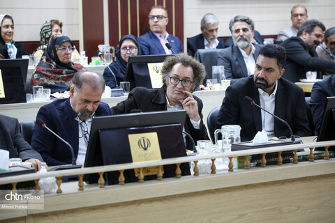نشست مشترک صالحی‌امیری با سرمایه‌گذاران گردشگری و صنایع‌دستی