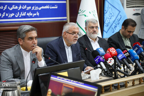 نشست مشترک صالحی‌امیری با سرمایه‌گذاران گردشگری و صنایع‌دستی