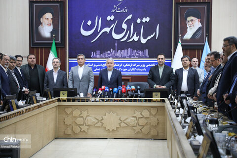 نشست مشترک صالحی‌امیری با سرمایه‌گذاران گردشگری و صنایع‌دستی