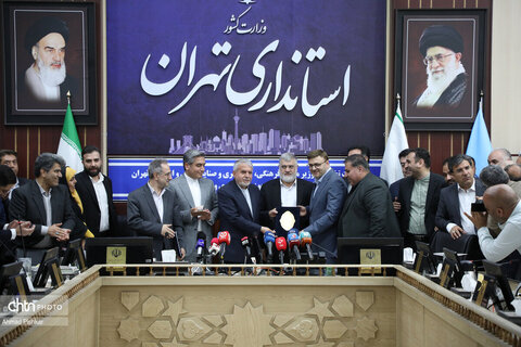 نشست مشترک صالحی‌امیری با سرمایه‌گذاران گردشگری و صنایع‌دستی