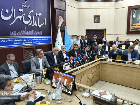 نشست مشترک صالحی‌امیری با سرمایه‌گذاران گردشگری و صنایع‌دستی