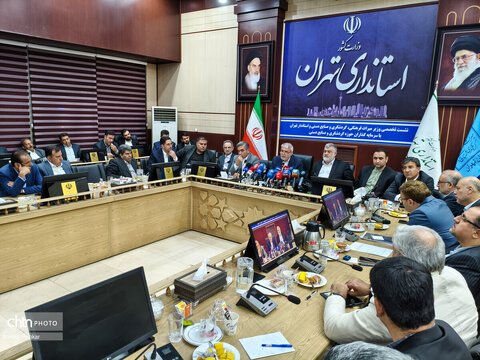 نشست مشترک صالحی‌امیری با سرمایه‌گذاران گردشگری و صنایع‌دستی