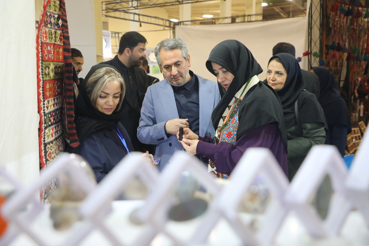 حمایت از هنرمندان صنایع‌دستی گامی مهم در حفظ تمدن ایران است