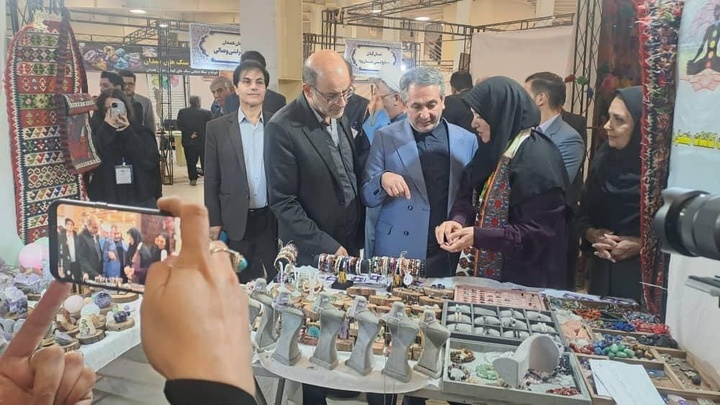 بازدید معاون صنایع‌دستی کشور از غرفه هنرمندان خراسان شمالی در نمایشگاه صنایع‌دستی اردبیل