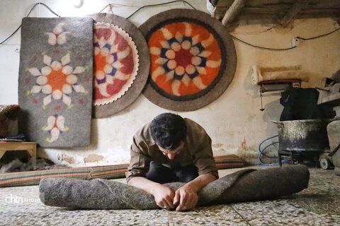 اقدامات مؤثری برای رشد و توسعه هنرصنعت «نمدمالی» انجام شد