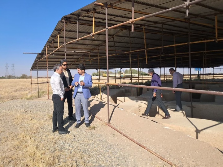 بازدید معاونان اداره‌کل میراث‌فرهنگی استان مرکزی از سایت تاریخی ذلف‌آباد فراهان