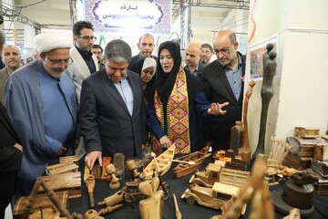 بازدید استاندار اردبیل از پانزدهمین نمایشگاه ملی صنایع‌دستی و هنرهای سنتی