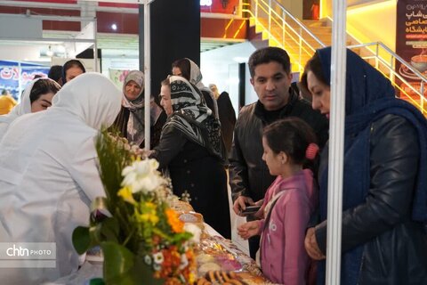 غذاهای محلی ارومیه در یک نمایشگاه رنگارنگ