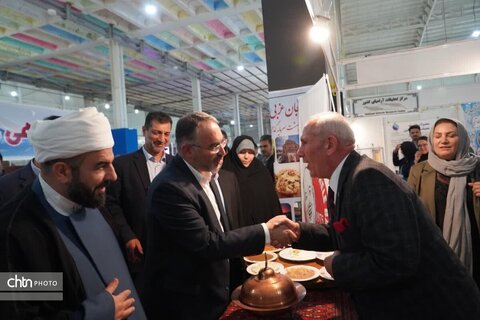 غذاهای محلی ارومیه در یک نمایشگاه رنگارنگ