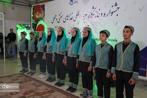 غذاهای محلی ارومیه در یک نمایشگاه رنگارنگ