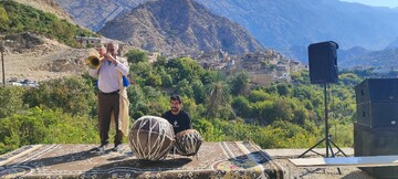 و طعم پاییز در جشنواره انار مارین گچساران/صدای موسیقی سنتی کهگیلویه و بویراحمد در مارین طنین انداز شد