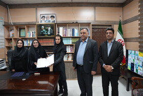 اهدای الواح ثبت ملی آثار منقول تمدن جیرفت به فرماندار