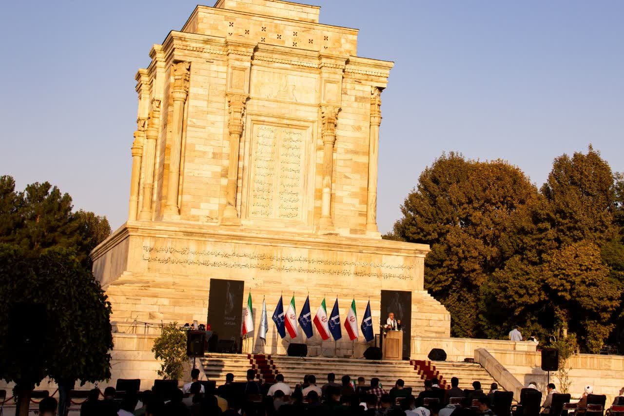 دانشجویان نو ورود دانشگاه فردوسی مهمان حکیم توس شدند