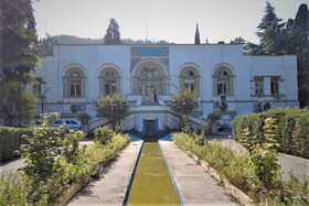 جلسه بررسی واگذاری بنای تاریخ شهرداری و باغ شاه در پارک ملت بهشهر