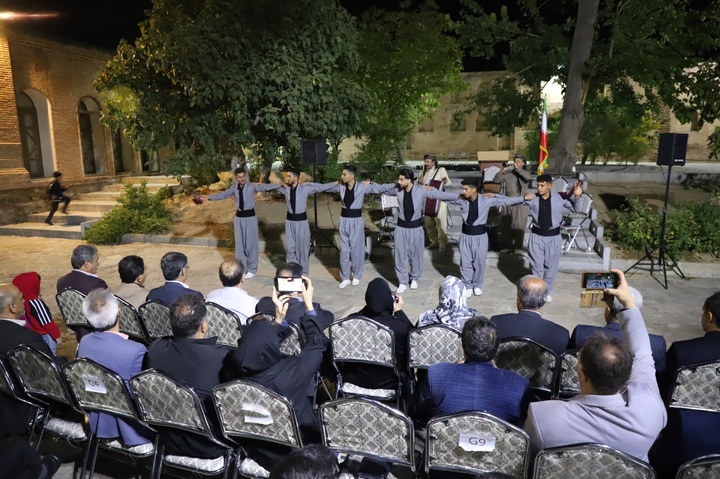 شب فرهنگی گروس در عمارت تاریخی خسروآباد سنندج برگزار شد