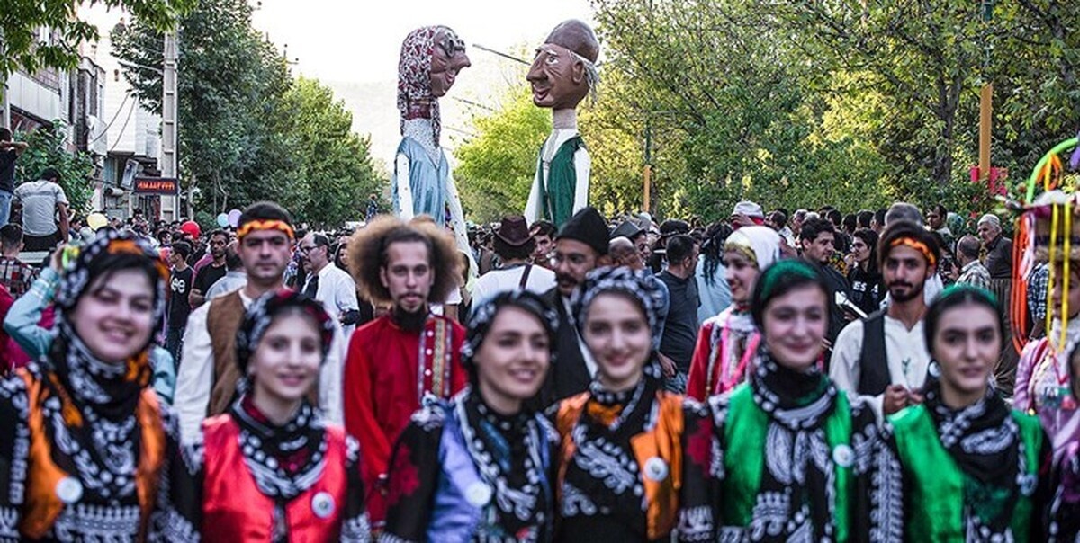 مریوان میزبان هنرمندان ایران و جهان/ تئاتر خیابانی با حضور گروههای داخلی و خارجی آغاز شد