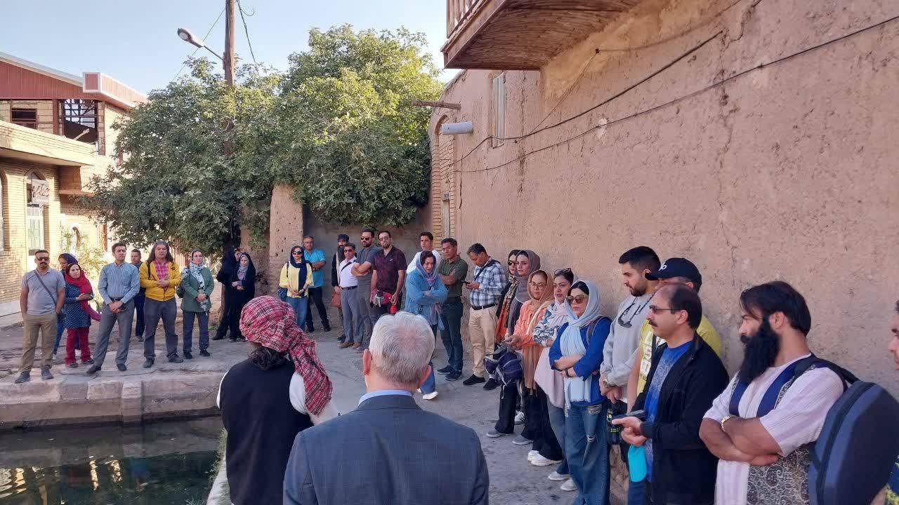بازدید راهنمایان گردشگری استان یزد از جلوه‌های پاییزی و رسوم سنتی و میراث‌فرهنگی شهرستان تفت