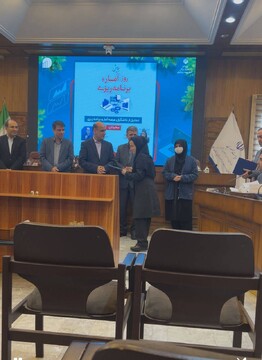 قدردانی از سمانه ثبوتی به عنوان کارشناس برتر آماری استان گیلان
