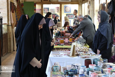 تداوم نمایشگاه محصولات قرآنی و صنایع‌دستی تا ۶ آبان در سنندج