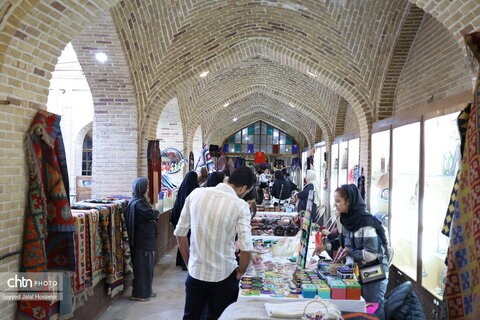 تداوم نمایشگاه محصولات قرآنی و صنایع‌دستی تا ۶ آبان در سنندج