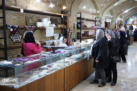 تداوم نمایشگاه محصولات قرآنی و صنایع‌دستی تا ۶ آبان در سنندج