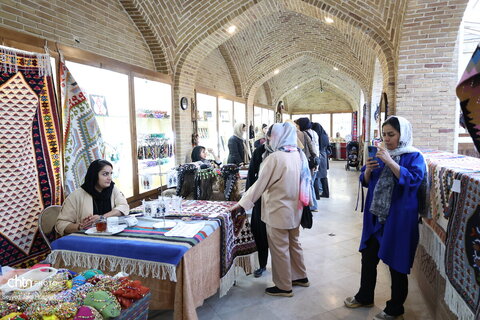 تداوم نمایشگاه محصولات قرآنی و صنایع‌دستی تا ۶ آبان در سنندج