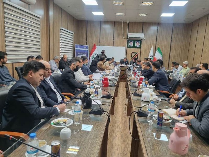 نشست بررسی راهکارهای توسعه صادرات غیرنفتی میان مسئولان ایلام و عراق در گمرک مهران برگزار شد