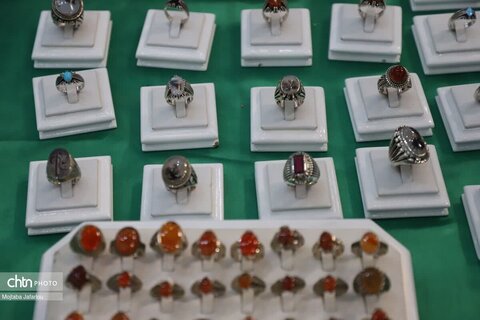 نمایشگاه صنایع دستی در مراسم کنگره ملی سراسری شهدای اصناف، بازاریان و فعالان اقتصادی استان زنجان و شهدای نانوا در حسينه اعظم زنجان